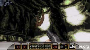 Девушка висящая верх ногами Duke Nukem 3D: Megaton Edition