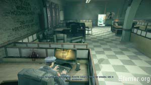 Коп играет в Deus Ex в игре Murdered: Soul Suspect
