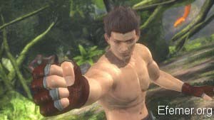 Jann Lee вытянул вперёд кулак в игре Dead Or Alive 5