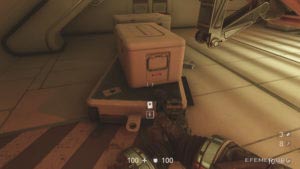 Карточка звезды №70 «Ник Фог», лежащая на платформе, Wolfenstein II: The New Colossus