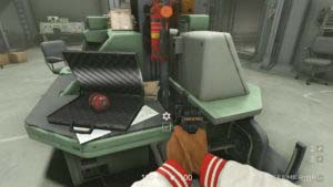 Улучшение оружия «Осколочная», лежащее на пульте, Wolfenstein II: The New Colossus