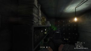 Золотой футбольный мяч, лежащий возле бумаг, Wolfenstein: The New Order