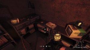 Золотой медальон, лежащий на полке, Wolfenstein: The New Order