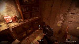 Золотая ложка для обуви, лежащая на столе, Wolfenstein: The New Order
