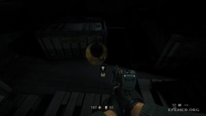 Золотая лунница, находящаяся рядом с ящиком, Wolfenstein: The New Order