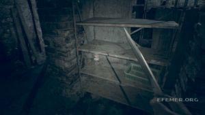 Фигурка Мистера Везде №20, стоящая в стеллаже, Resident Evil 7