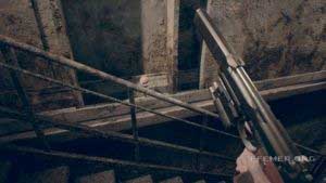 Фигурка Мистера Везде №17, стоящая на перегородке корабля, Resident Evil 7