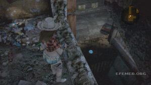 Эмблема вышки №5, лежащая под балконом, Resident Evil Revelations 2