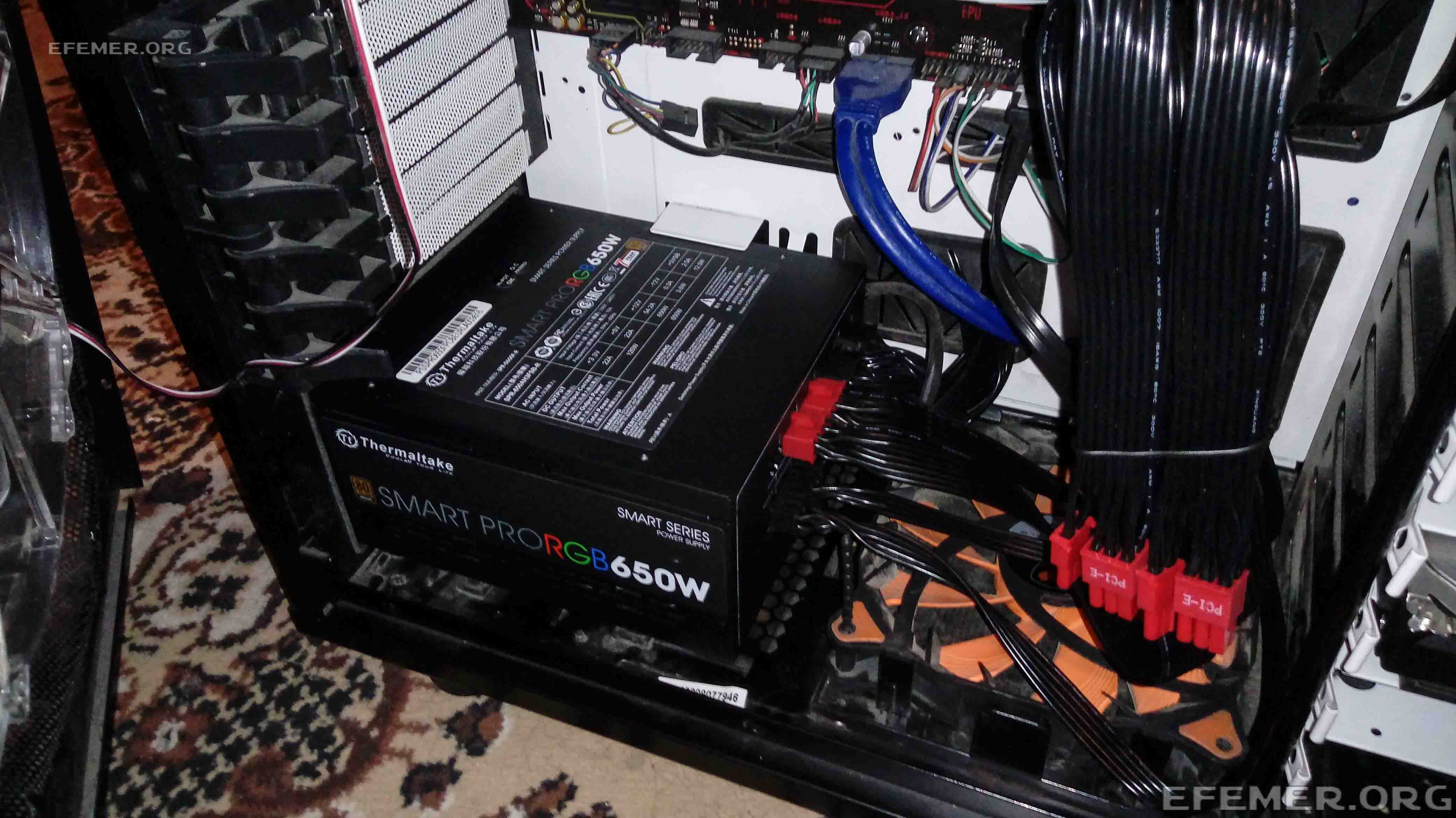 Thermaltake Smart PRO RGB 650W подключен к системному блоку