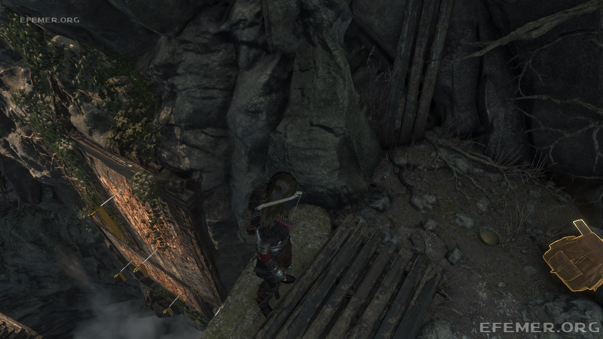 Ранец географа, лежащий на уступе, Rise Tomb Raider