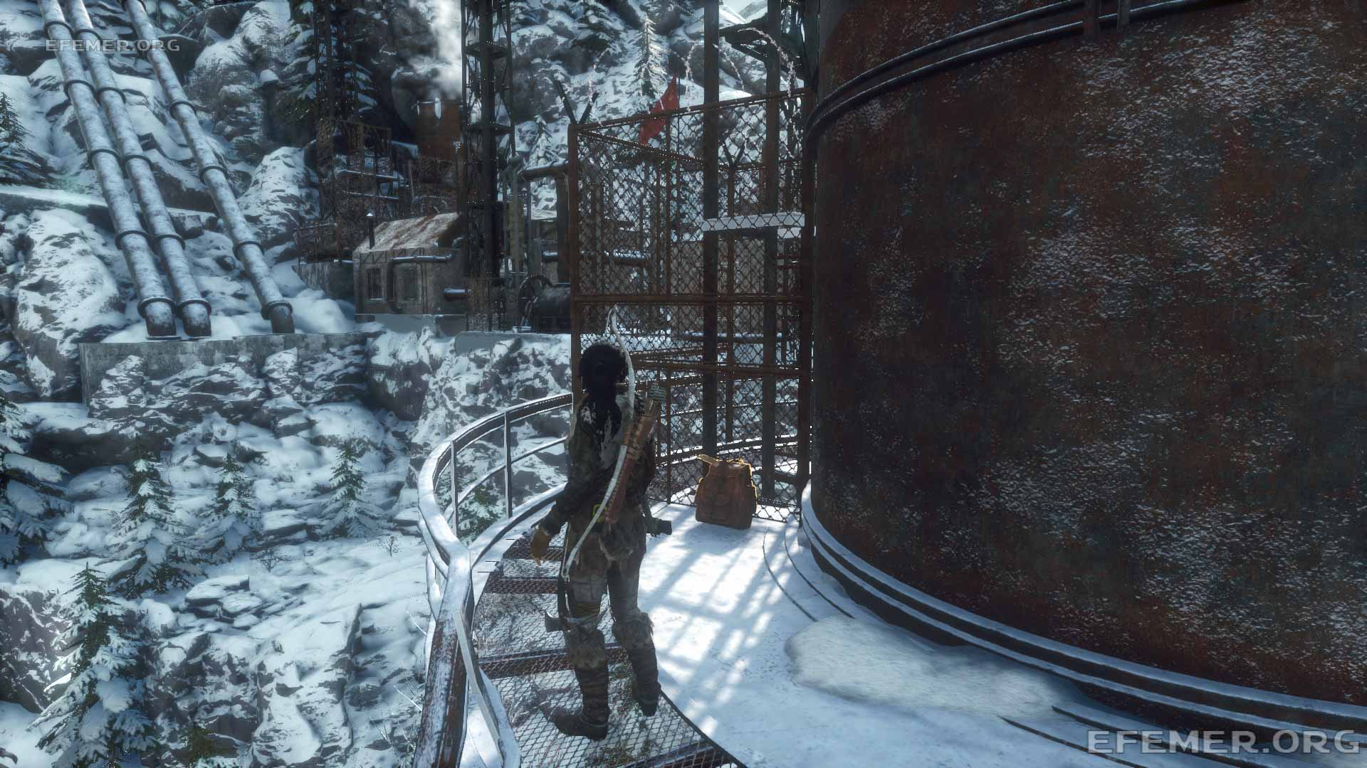 Ранец географа, лежащий рядом с водонапорной башней, Rise Tomb Raider