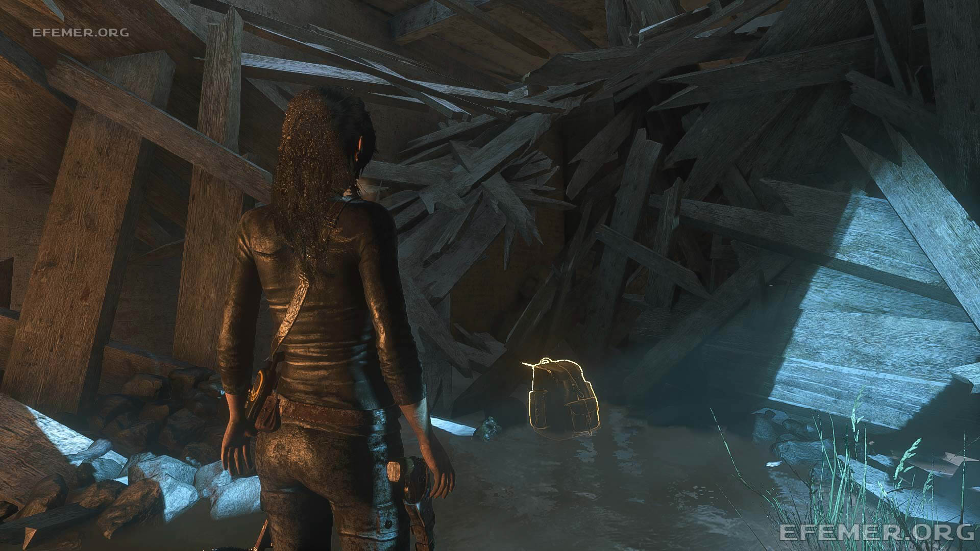 Ранец географа №1, валяющийся в воде, Rise Tomb Raider