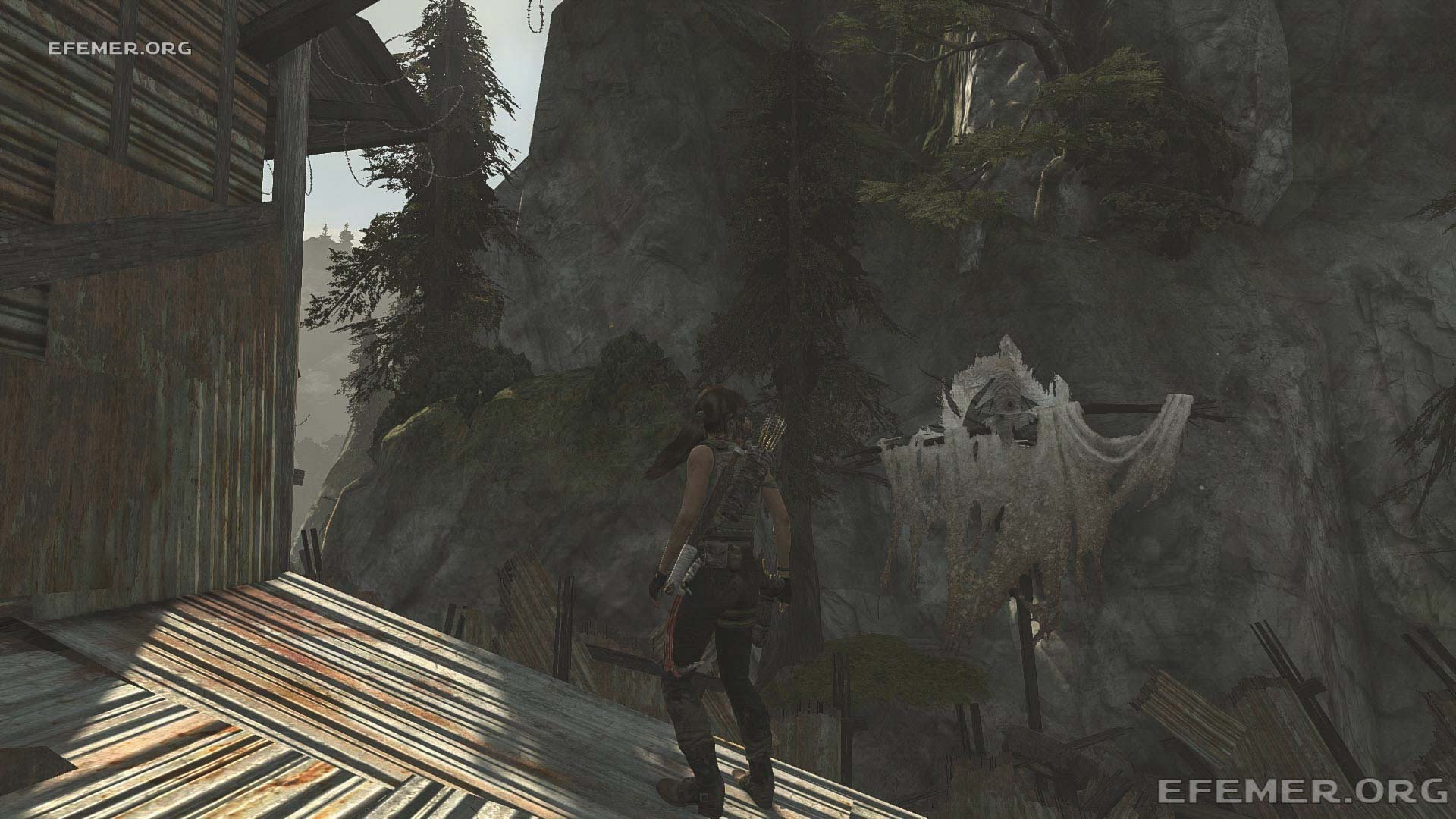 Чучело №4, висящее возле скалы, Tomb Raider 2013