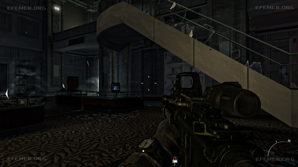 Ноутбук №2, стоящий на витрине, Call of Duty: Modern Warfare 3