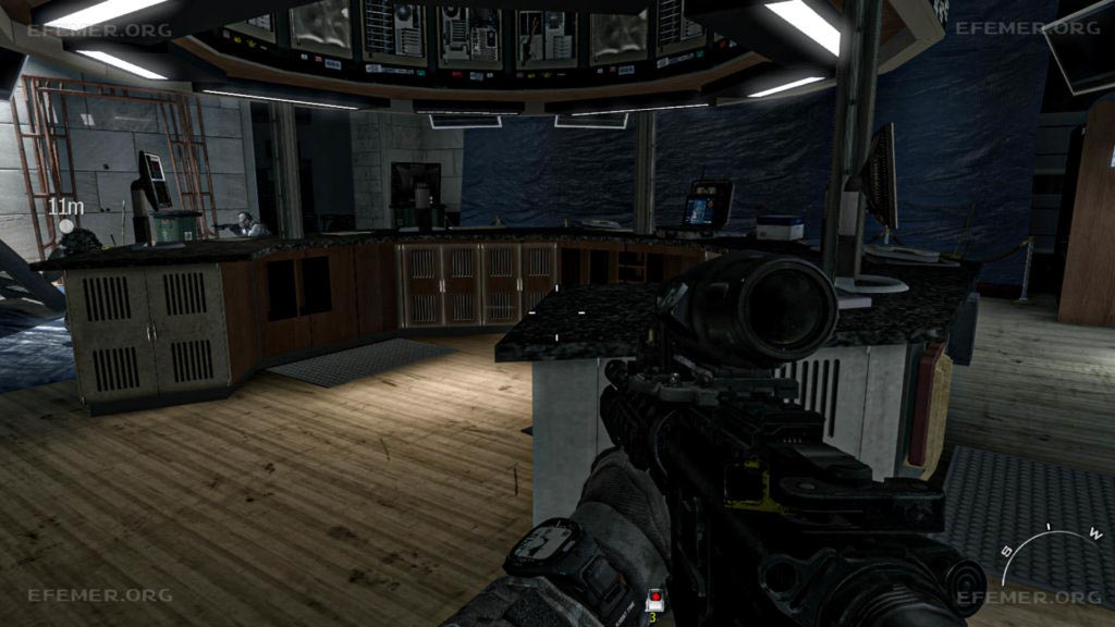 Ноутбук №4, стоящий на стойке, Call of Duty: Modern Warfare 3