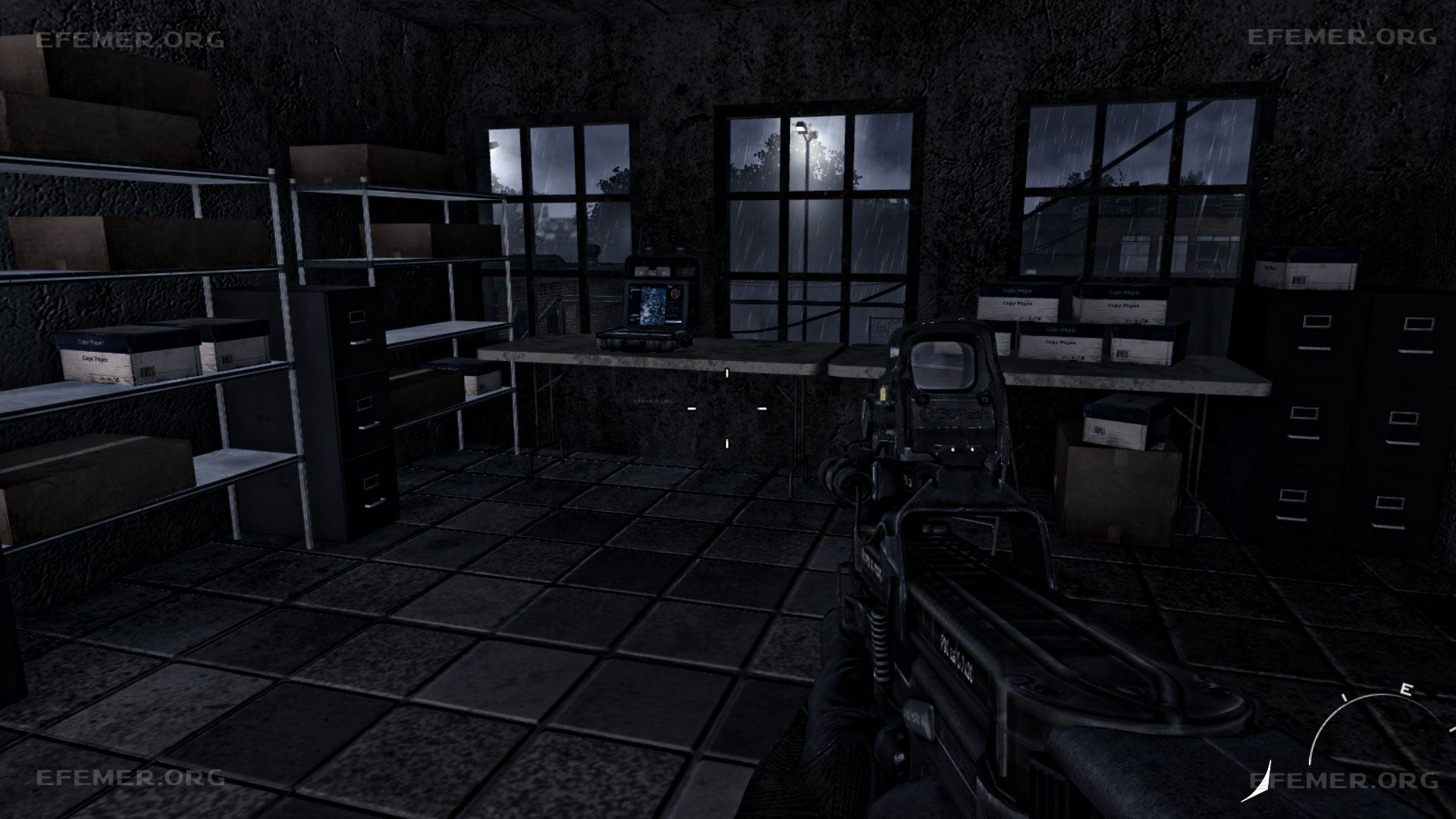 Ноутбук №18, стоящий на столе, Call of Duty: Modern Warfare 3