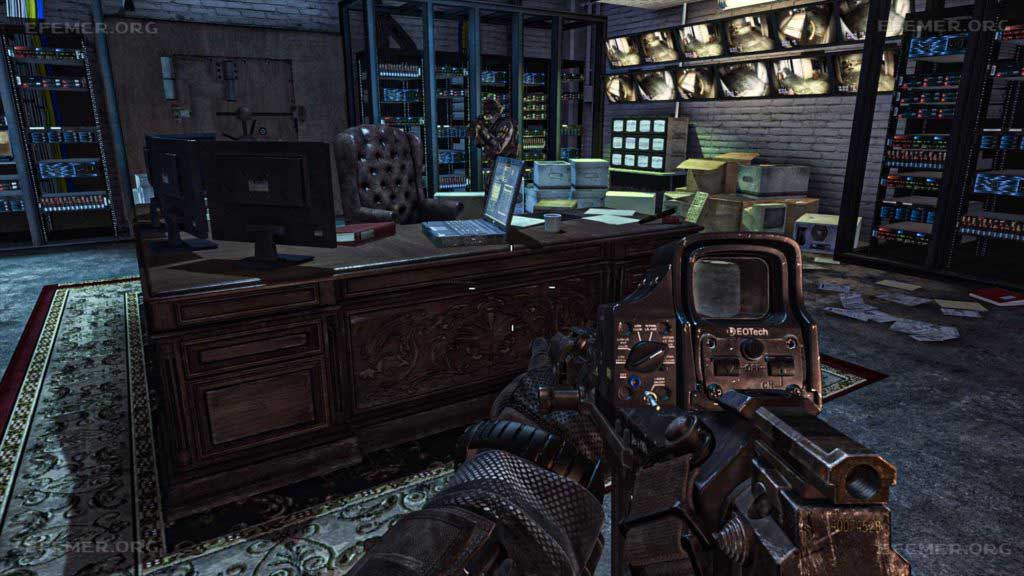 Ноутбук №8, находящийся около кресла, Call of Duty: Ghosts