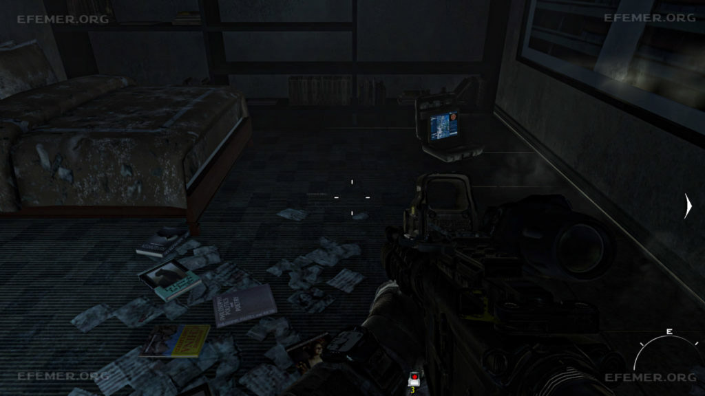 Ноутбук №1, стоящий около кровати, Call of Duty: Modern Warfare 3