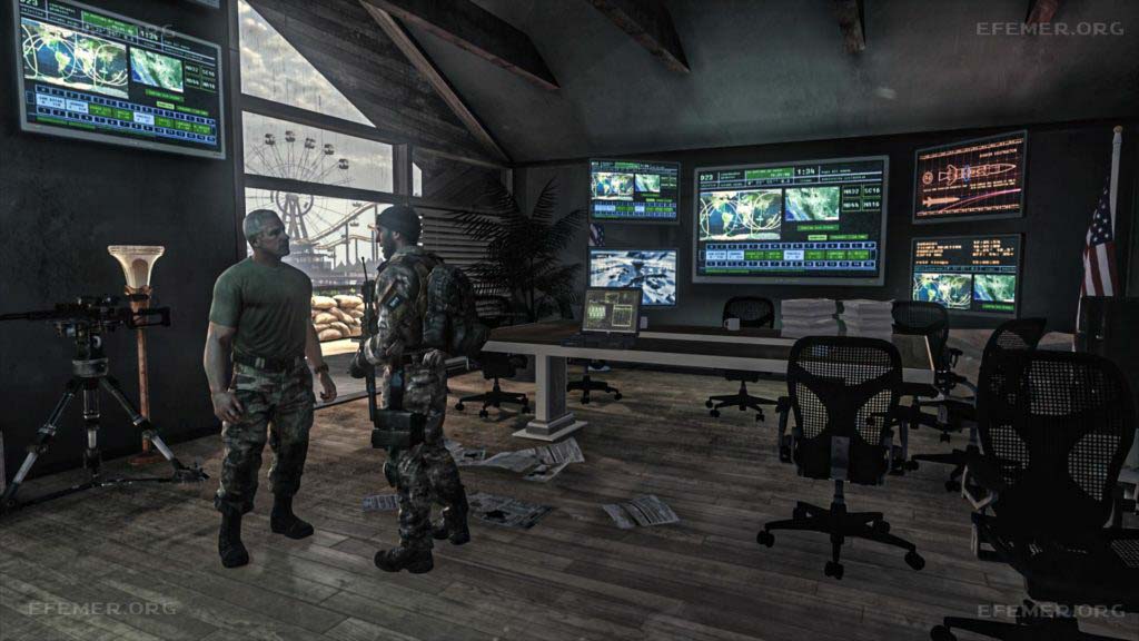 Ноутбук №2, стоящий на столе, Call of Duty: Ghosts