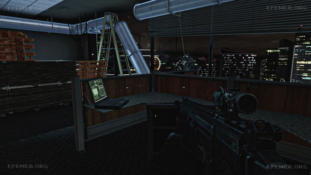 Ноутбук №7, стоящий у окна, Call of Duty: Ghosts