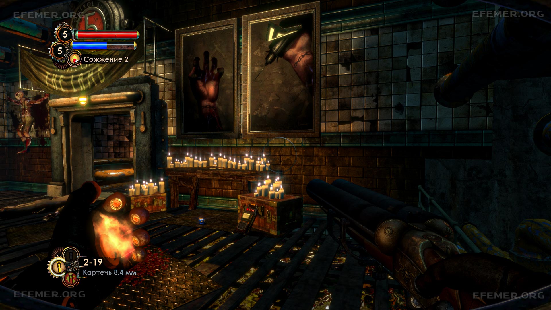Аудиодневник «Саймон Уэлс - “Учение Лэмб”», стоящий рядом со свечами, BioShock 2 Remastered
