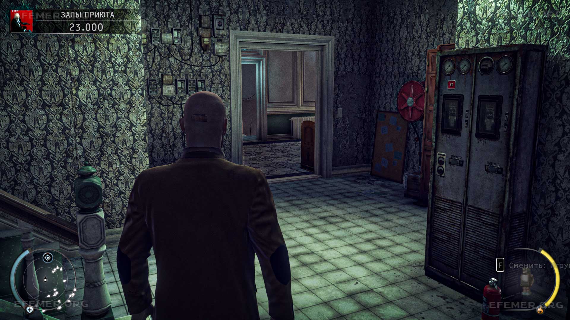 Дверь, в которую нужно пройти, чтобы добраться до улики №1, Hitman: Absolution