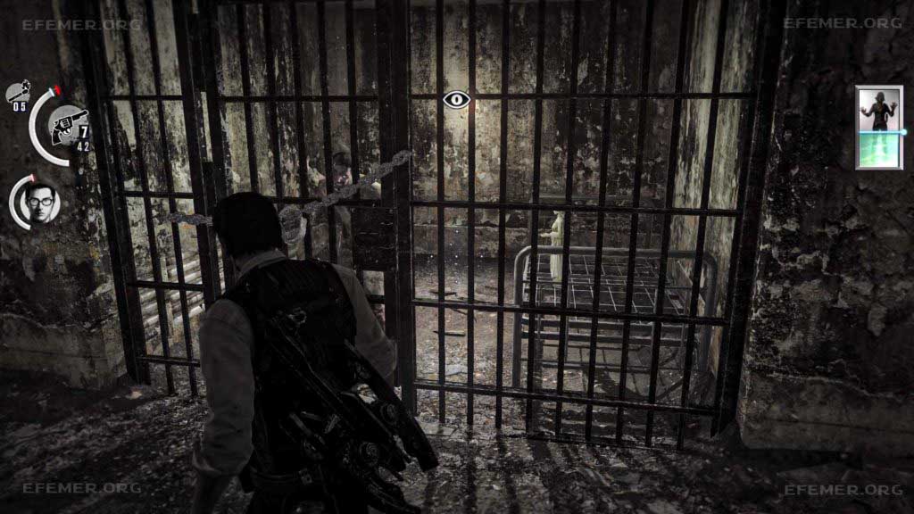 Статуэтка с ключом, стоящая на кушетке, The Evil Within 1