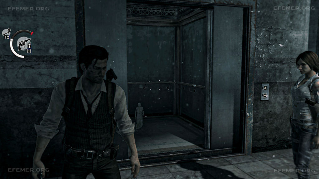 Фигурка с ключом, стоящая в лифте, The Evil Within 1