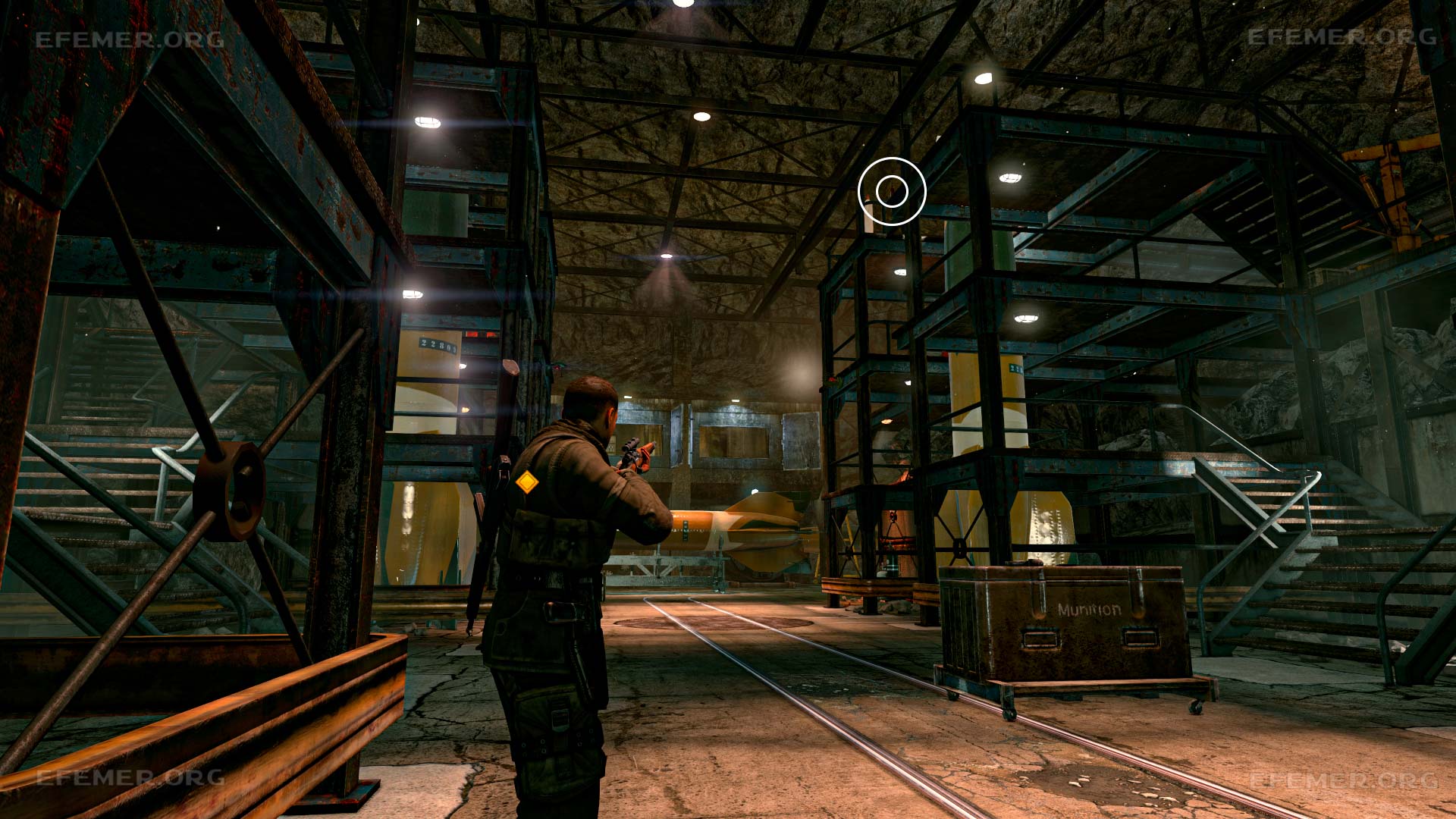 Бутылка, стоящая на металлической конструкции, Sniper Elite V2 Remastered