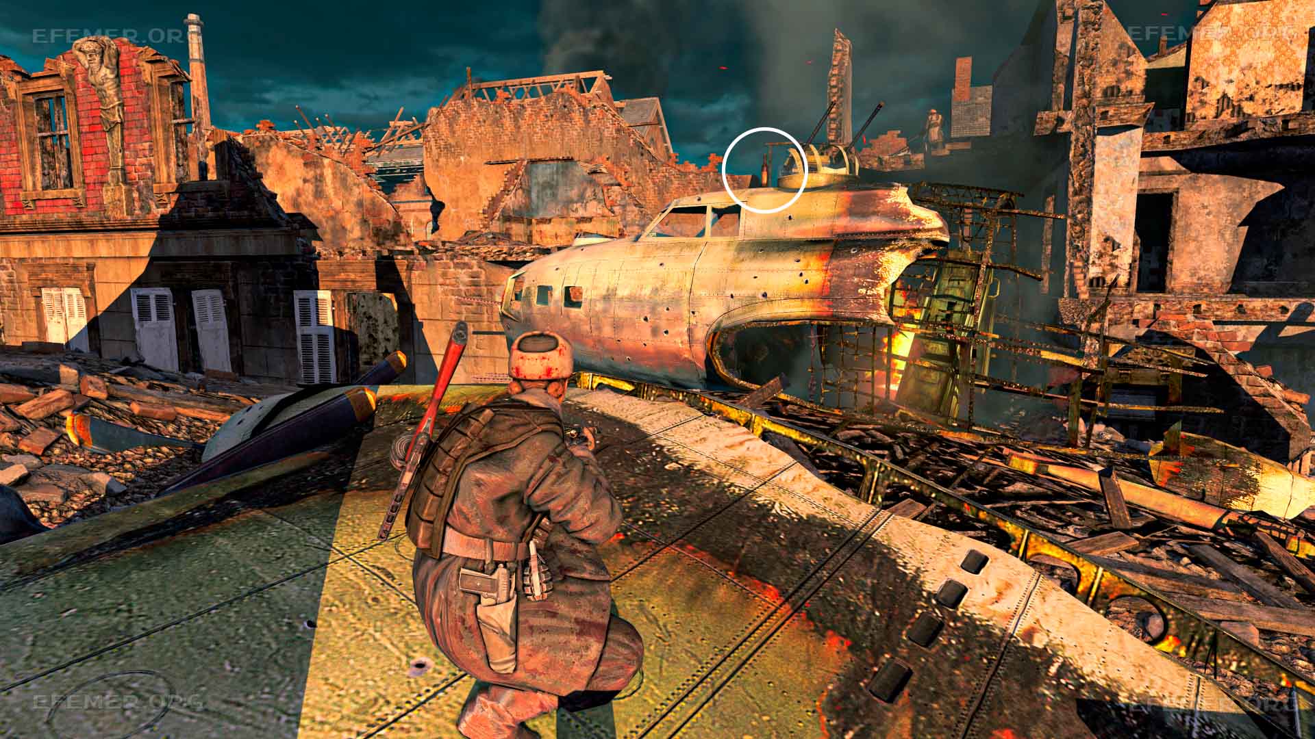Бутылка №2, стоящая на обломках самолёта, Sniper Elite V2 Remastered