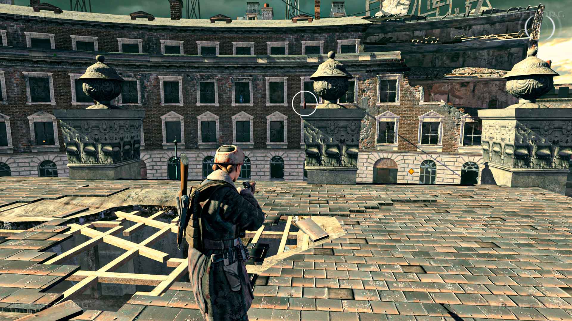 Бутылка №4, стоящая возле каменного украшения, Sniper Elite V2 Remastered