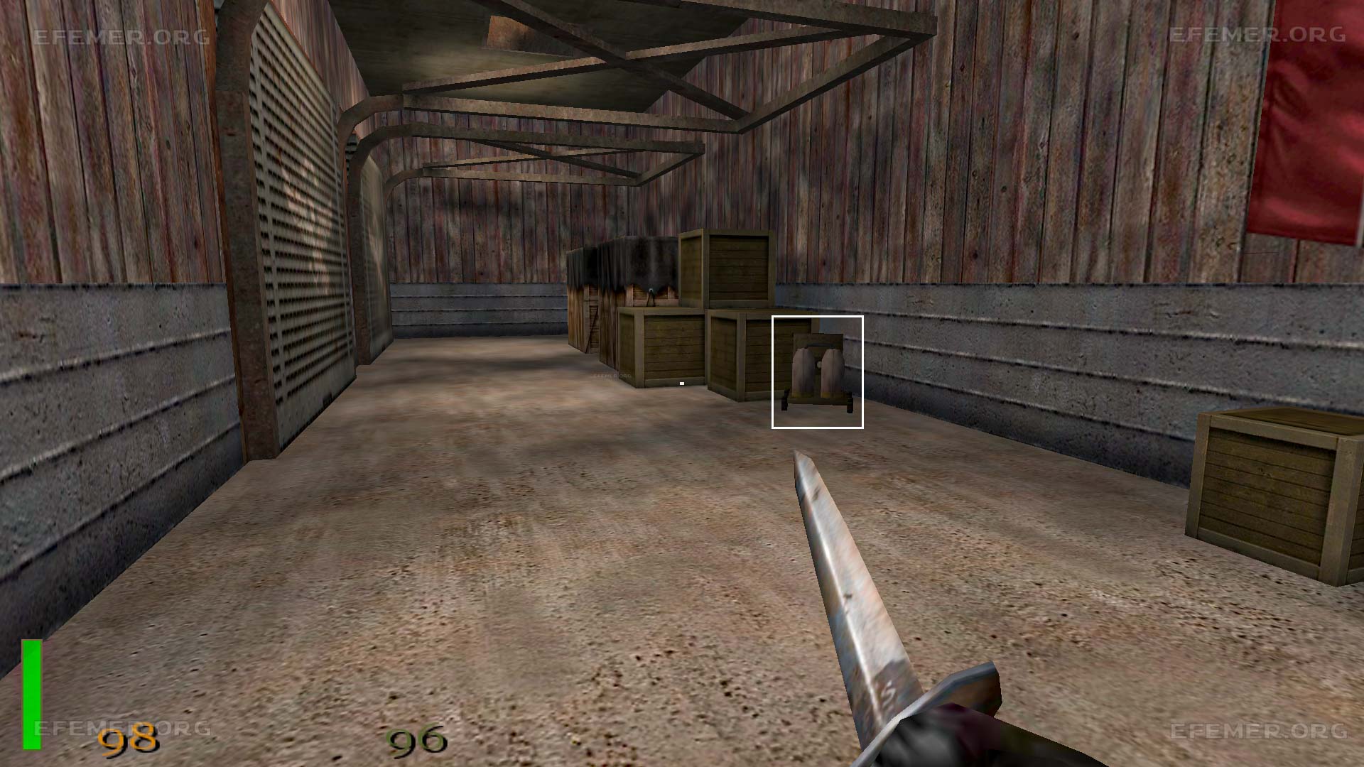 Скриншот ящика, в котором спрятан золотой шлем, Return to Castle Wolfenstein